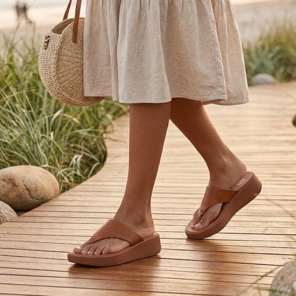NWT Fitflop Women’s F-Mode Leather Flatform Toe-Post Sandals Size 6.5 Brown